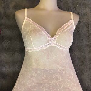 Elegant brand new with out tag Jessica simpson Pink Lace Chemise